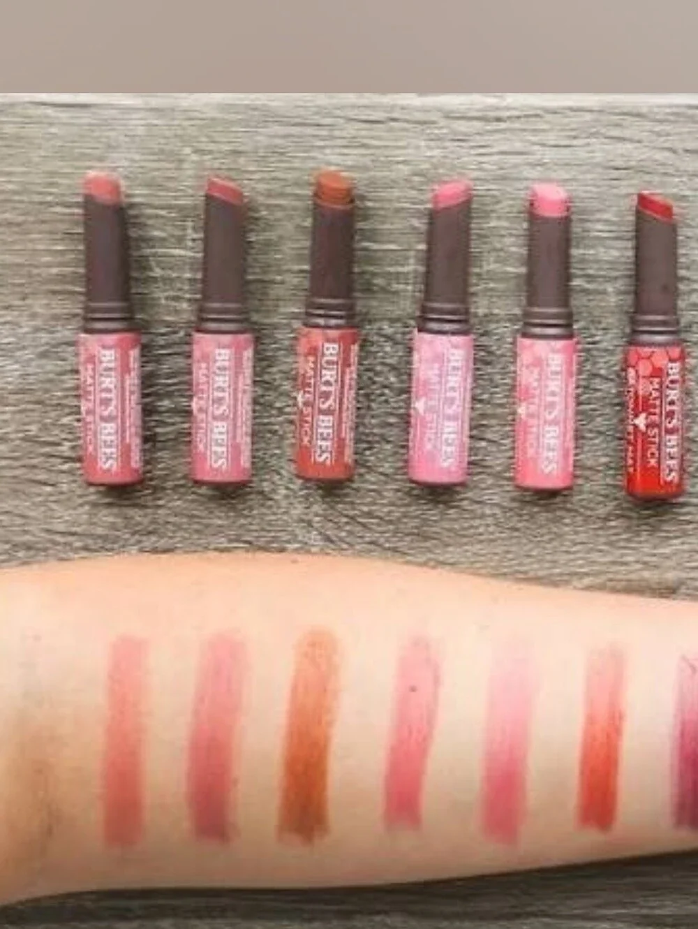 Burts Bees lippy nwt or